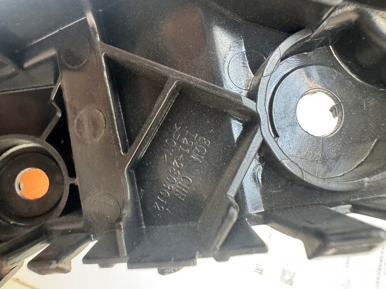 براکت پایه راست سپر جلو تیگو 5 قدیم-مدیران خودرویی - کد فنی T21-2803612